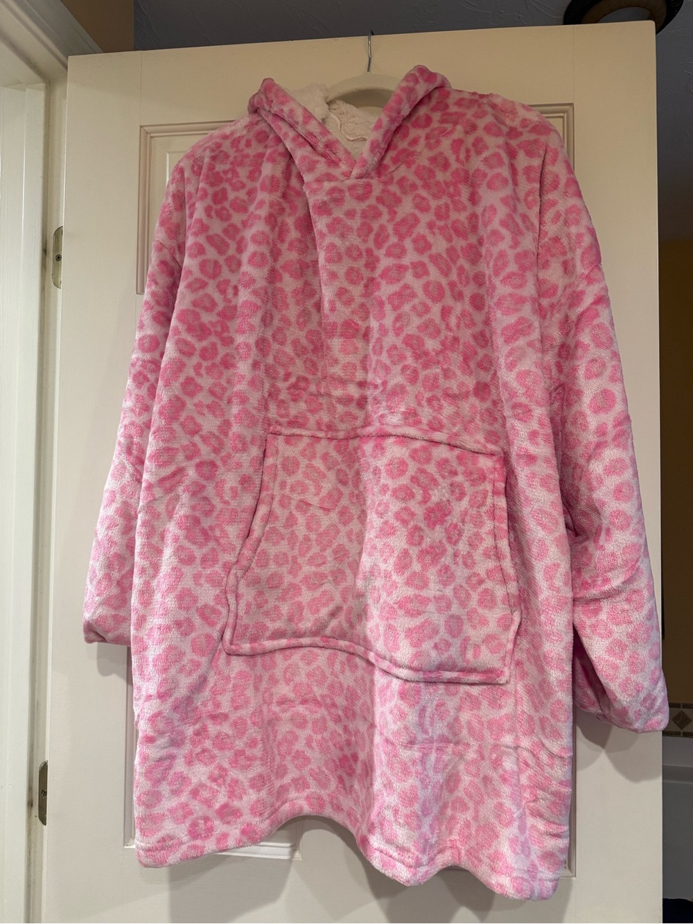 Marleylilly Pink Leopard Blanket Hoodie NWOT